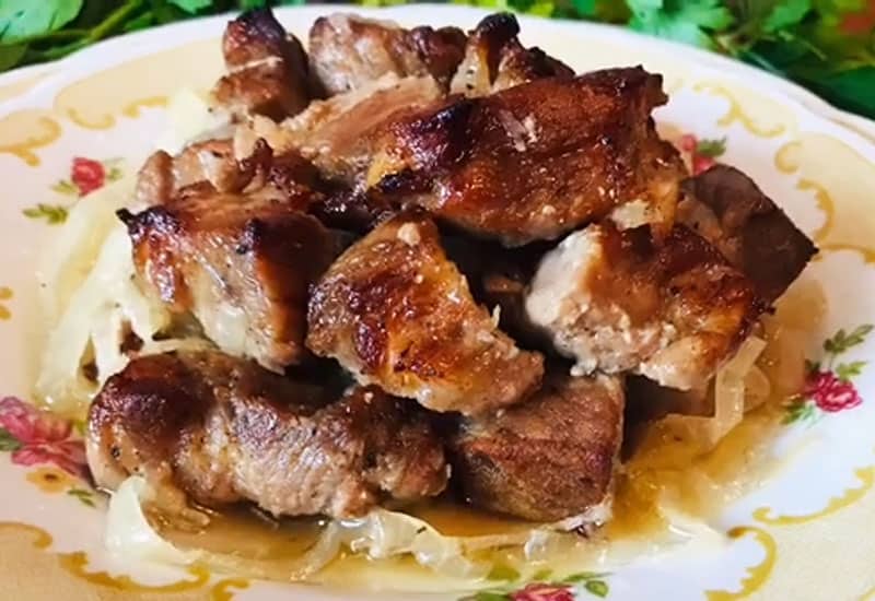 Шашлык на луковой подушке: побалуйте себя нежным мясом, вспомнив вкус шашлычков 7 Шашлык на луковой подушке