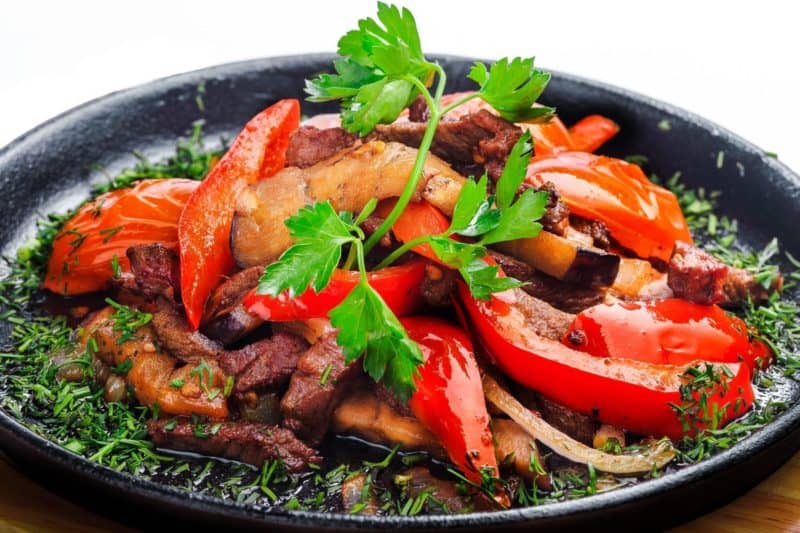 Блюда из мяса: 10 сытных и вкусных блюд как на праздничный, так и на повседневный стол 20 Блюда из мяса