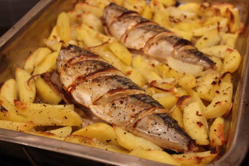 Скумбрия с картофелем в духовке