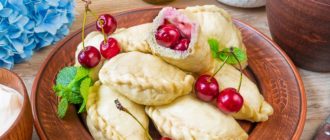 Вареники с вишней на пару. Тесто на кефире получается воздушным 3