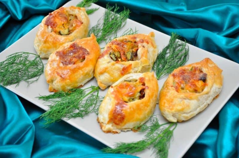 Булочки-лодочки с мясной начинкой. Мягкие и пушистые, как пух, булочки 4 Булочки-лодочки с мясной начинкой