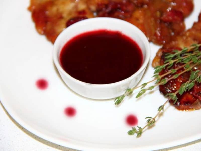 Вишнёвый соус к мясу. Кисло-сладкий пряный вкус соуса отлично подходит к мясным блюдам 4 Вишнёвый соус к мясу