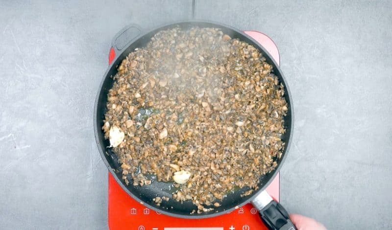 Домашняя пицца с мясным бортиком