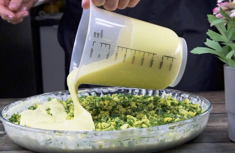 Ленивый заливной пирог с зеленью и яйцом. Вкусная и простая закуска за 10 минут 4 Ленивый заливной пирог с зеленью и яйцом