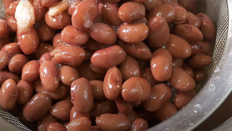 Лобио из консервированной фасоли. Несмотря на простые продукты, закуска получается выше всяких похвал 5 Лобио из консервированной фасоли. Несмотря на простые продукты, закуска получается выше всяких похвал