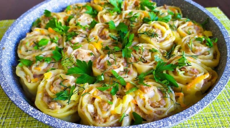 Мясные штрули. Вкусный и быстрый ужин из простых продуктов с фаршем 7 Мясные штрули. Вкусный и быстрый ужин из простых продуктов с фаршем