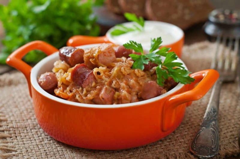 Бигус с сосисками. Сытное блюдо с сочетанием вкусов свежей и квашенной капусты 5 Бигус с сосисками. Сытное блюдо с сочетанием вкусов свежей и квашенной капусты