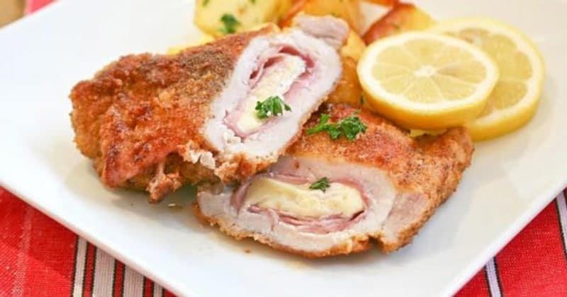 Карман из куриной грудки с сыром огурчиком и ветчиной