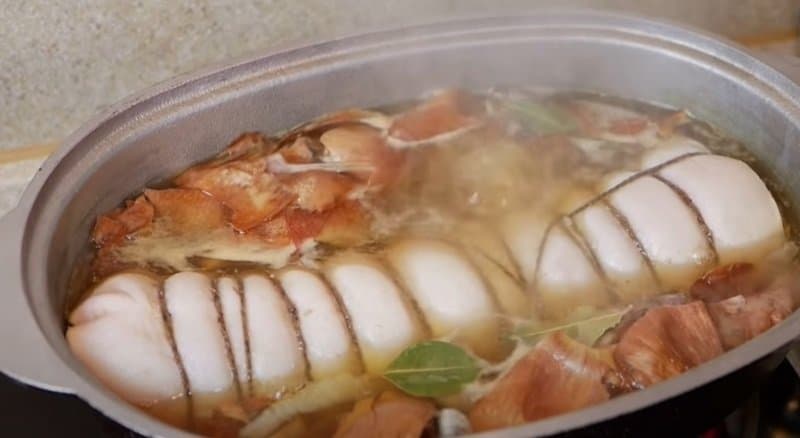 Мясной рулет по-цыгански. Вкусная холодная закуска, которую приготовить проще простого 8 Мясной рулет по-цыгански. Вкусная холодная закуска, которую приготовить проще простого