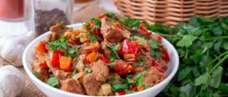 Мясо с овощами без жарки. Взял сезонные овощи и куски мяса и всё отправил в духовку 10