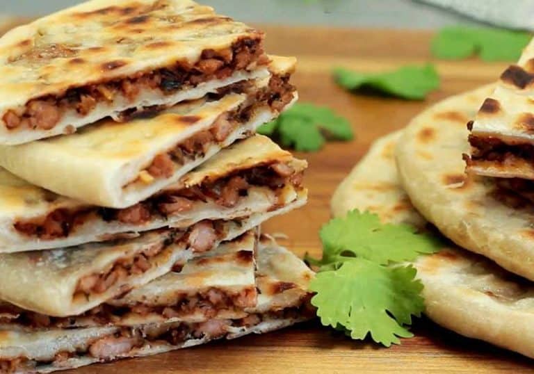 Открытая мясная лепешка. Идеальная закуска для большого застолья и дружеских посиделок