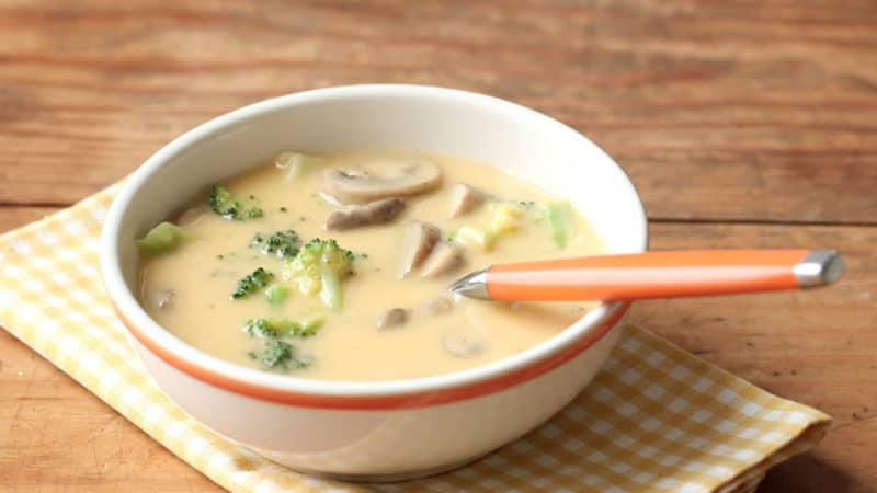 Сырный суп с шампиньонами и брокколи. Особый сливочный вкус первого блюда придётся вам по душе 5 Сырный суп с шампиньонами и брокколи. Особый сливочный вкус первого блюда придётся вам по душе