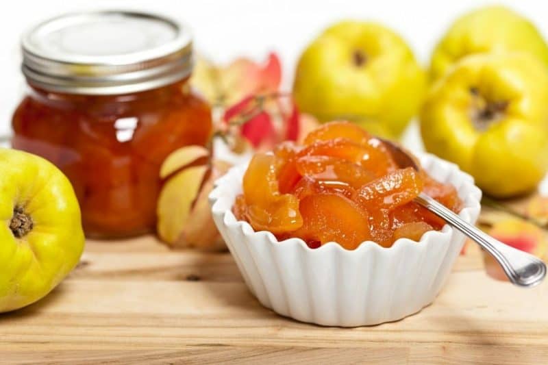 Варенье из айвы. Лакомство получается как мармелад с кисло-сладким вкусом 4 Варенье из айвы