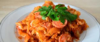 Жареная капуста с сосисками. Классическое блюдо для сытного ужина 5