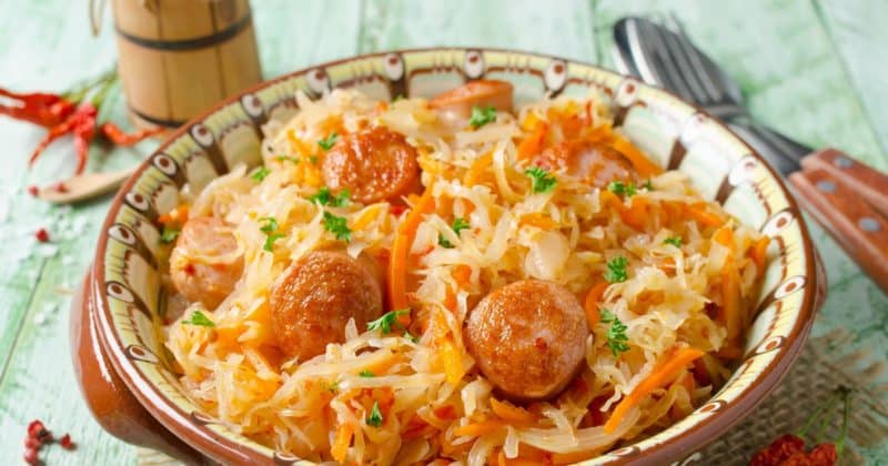 Жареная капуста с сосисками. Классическое блюдо для сытного ужина 5 Жареная капуста с сосисками. Классическое блюдо для сытного ужина