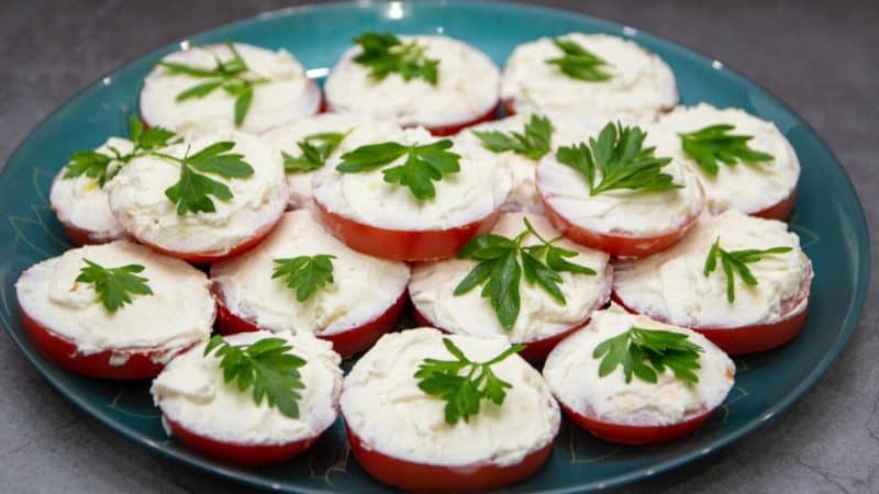 Закуска с творожным сыром и помидорами. Вкуснейшая закуска к столу 4 Закуска с творожным сыром и помидорами