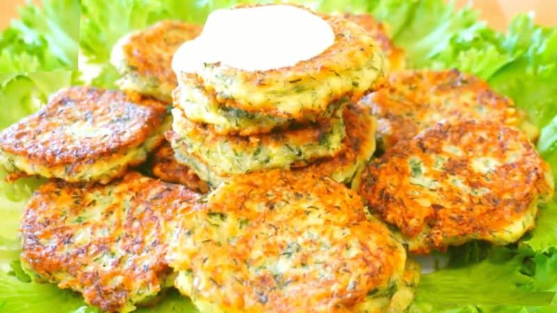 Кабачковые котлеты по-гречески. Вкусное овощное блюдо со сметаной 4 Кабачковые котлеты по-гречески