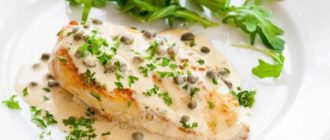 Куриное филе в кремовом соусе. Сочное мясо со свежими или отварными овощами 1