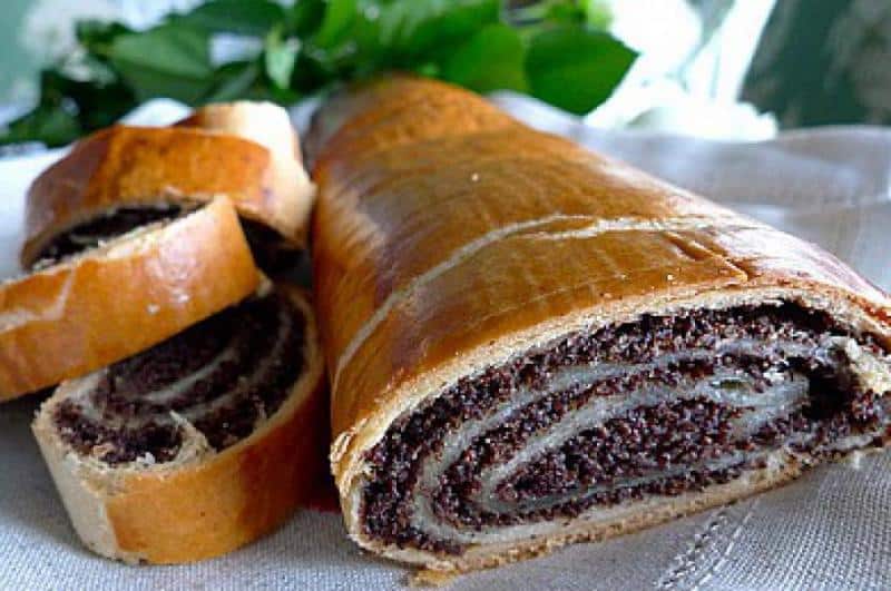 Венгерские рулеты с маком. Лакомство с аппетитной начинкой и красивой корочкой-кракле 5 Венгерские рулеты с маком. Лакомство с аппетитной начинкой и красивой корочкой-кракле