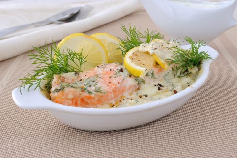 Запечённый лосось под соусом из трав. Вкусовые качества этого блюда вас порадуют 4 Запечённый лосось под соусом из трав