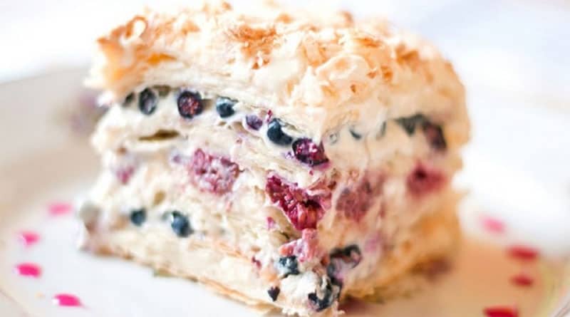 Торт Джулия с вкусным кремом. Сочетание песочного коржа, безе, ароматного варенья и заварного крема вам обязательно понравится 4 Торт Джулия с вкусным кремом