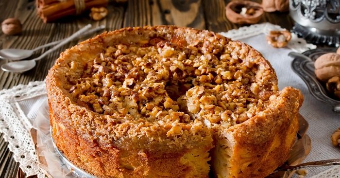 Яблочный пирог с ореховой крошкой. Любимый десерт с изюминкой 5 Яблочный пирог с ореховой крошкой. Любимый десерт с изюминкой