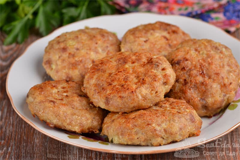 Куриные котлеты в духовке. Вкусные котлетки к картофелю или гречке 4 Куриные котлеты в духовке