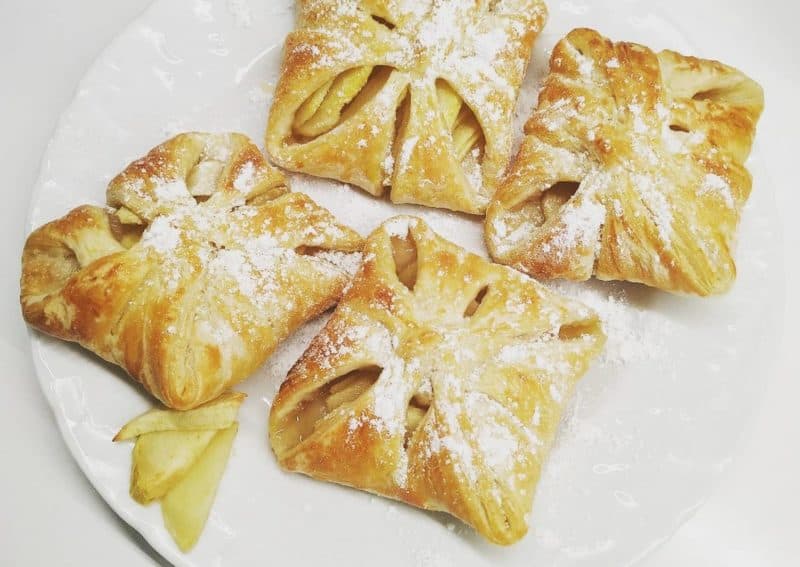 Слойки с яблоками. Лакомство без особых усилий 5 Слойки с яблоками. Лакомство без особых усилий