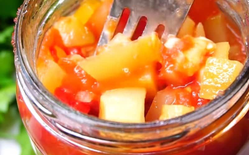 Заготовка из кабачков и яблок