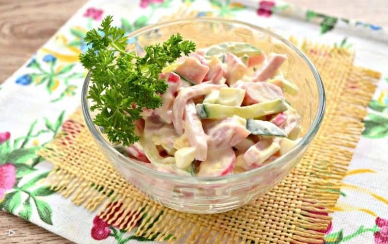 Лёгкий салат из крабовых палочек. Без кукурузы и риса 4 Салат из крабовых палочек