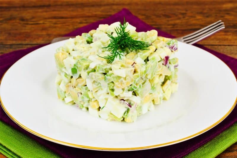 Салат с горошком Чайка. Сытное и вкусное блюдо, которое готовится за считанные минуты