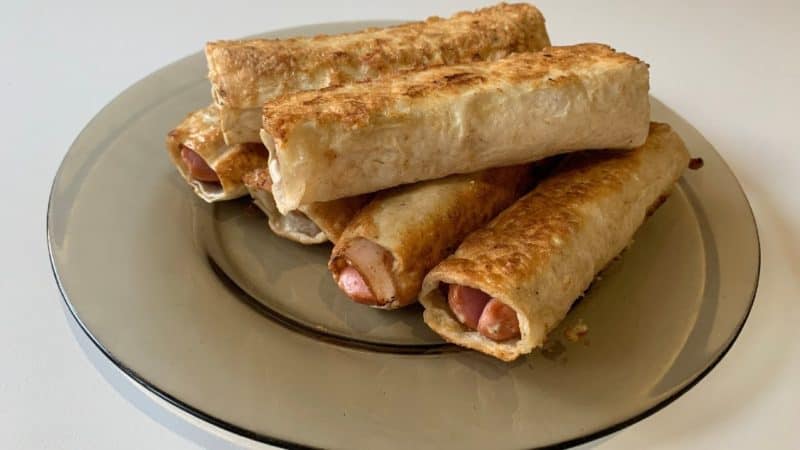 Сосиски в лаваше на сковороде. Вкусное закусочное блюдо на каждый день 4 Сосиски в лаваше на сковороде