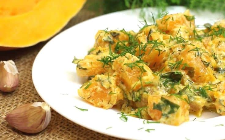 Тыква тушеная в сметане с чесноком и орехами. Ваши вкусовые рецепторы получат невероятное удовольствие 4 Тыква тушеная в сметане с чесноком и орехами