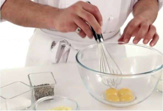Спагетти карбонара с красным луком: лук придаст блюду особый вкус 6 Спагетти карбонара с красным луком