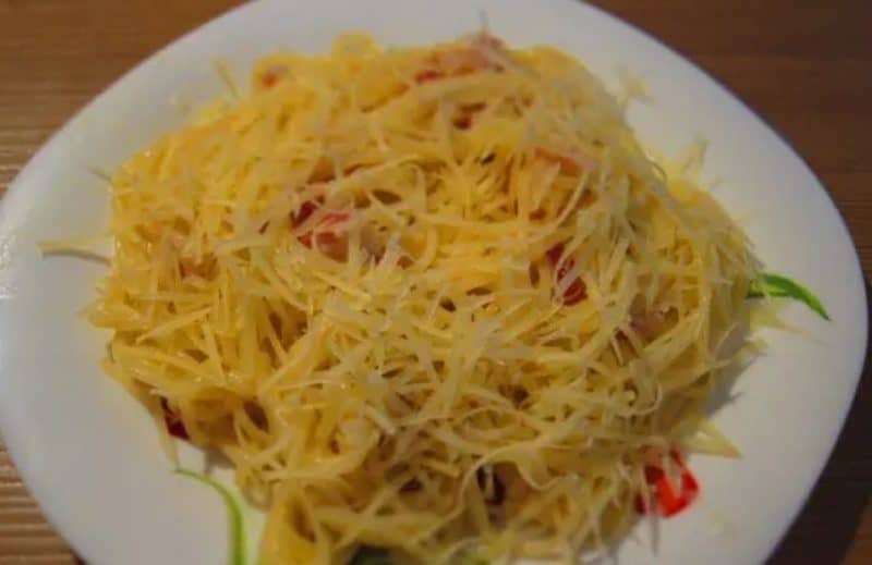 Спагетти карбонара с красным луком: лук придаст блюду особый вкус 7 Спагетти карбонара с красным луком